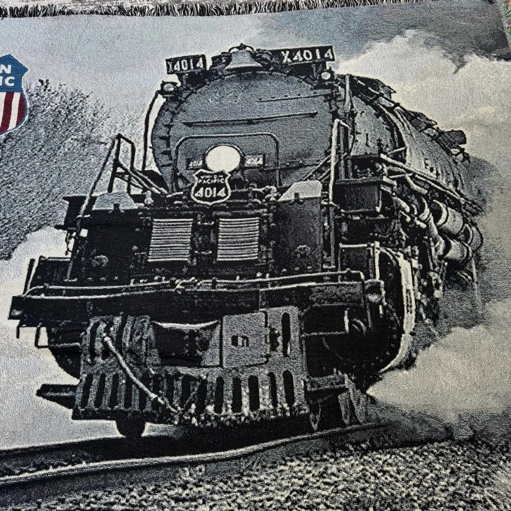 Union Pacific Big Boy 4014 Steam Locomotive Woven Tapestry Throw Blanket Fringe - Picture 7 of 8